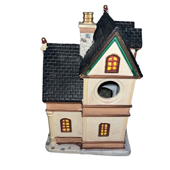 Lemax Christmas Village Noel’s Christmas Shoppe 2016 Lights Up EUC - Picture 5 of 9